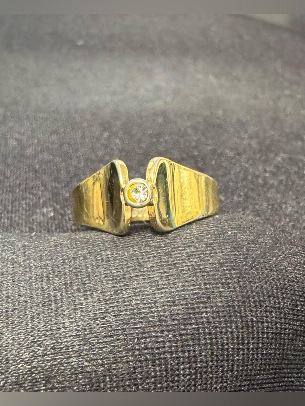 Vintage 1979 Avon Catch a Rhinestone Ring—GoldTone, 1 Clear Stone, Pinched Band